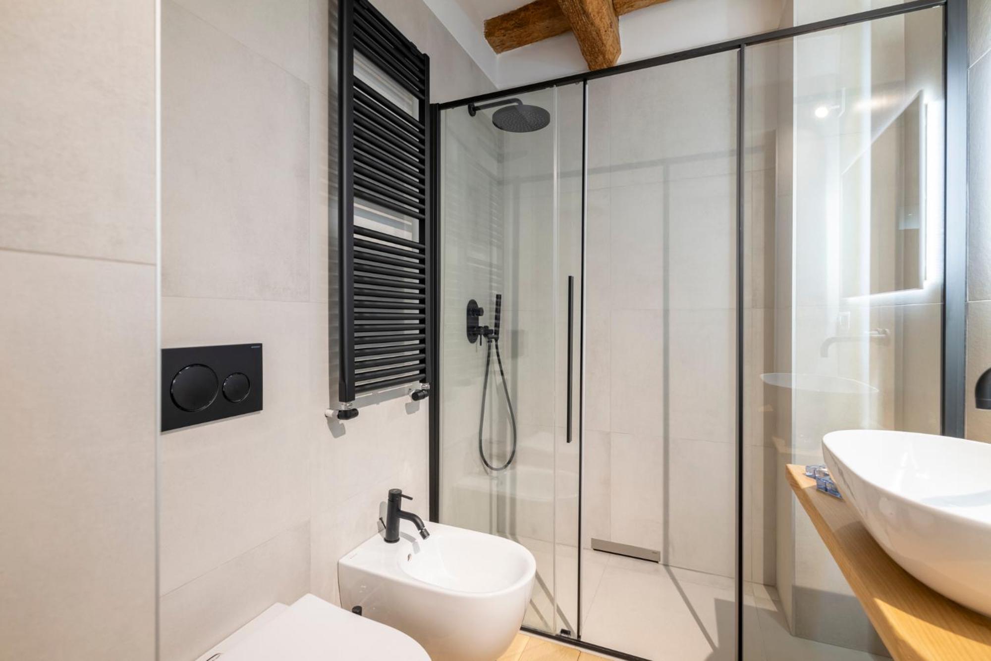 Aldrovandi Luxury Suites And Apartment Болонья Екстер'єр фото